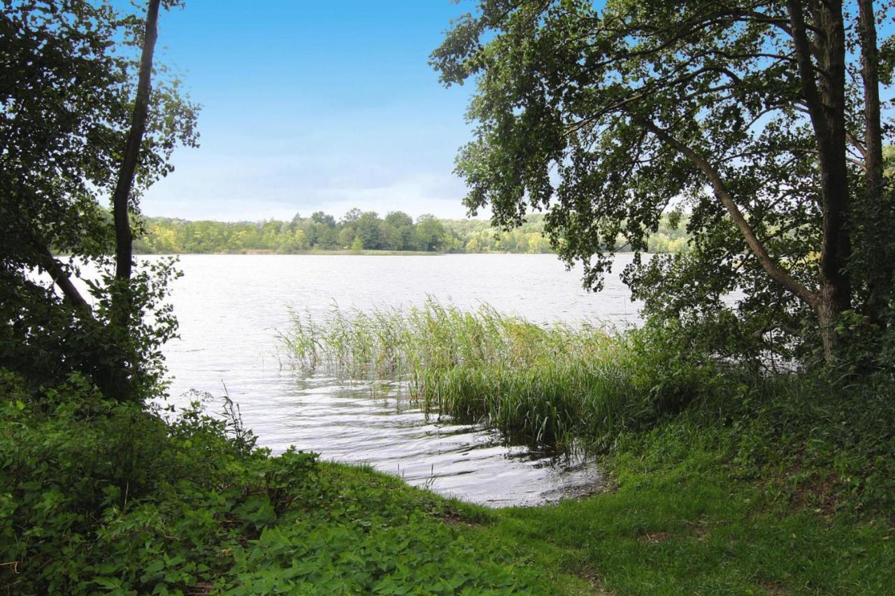 Ferienhaus, Feldberger Seenlandschaft Villa Екстериор снимка